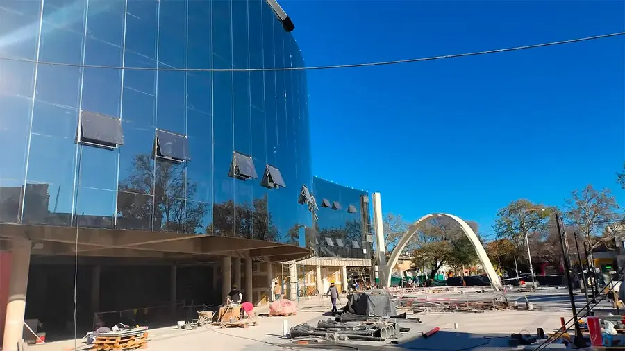 Acceso con arco vidriado fabricado por Metalúrgica Salafia