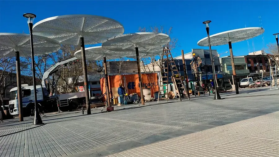Pérgola metálica de grandes dimensiones fabricada por Metalúrgica Salafia